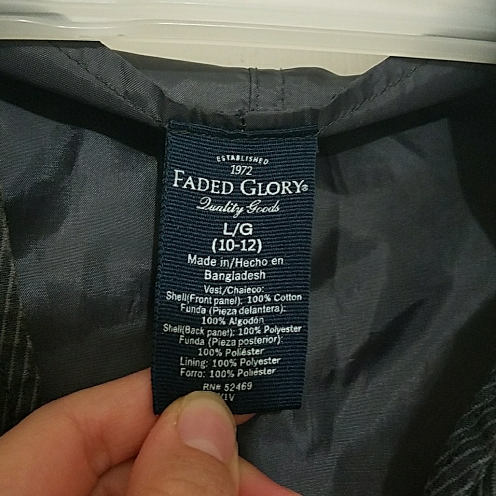 Vest - Picture 2 of 4